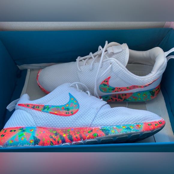 Men’s Custom Hand Painted Roshe Runs - Picture 3 of 7